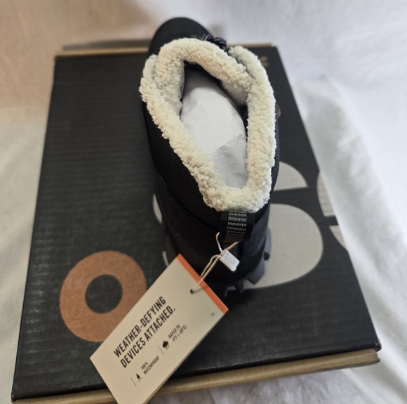 Bogs Women's Size 7 Arcata Dash Waterproof Boots Black New - Picture 2 of 7